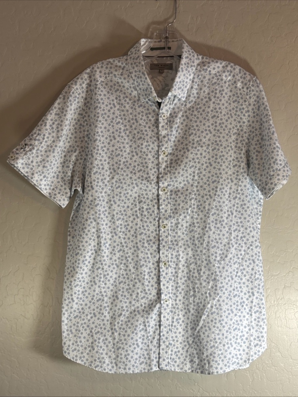 Ted Baker Men's White Floral / Asterisk Pattern Short Sleeve Button Up Size 4